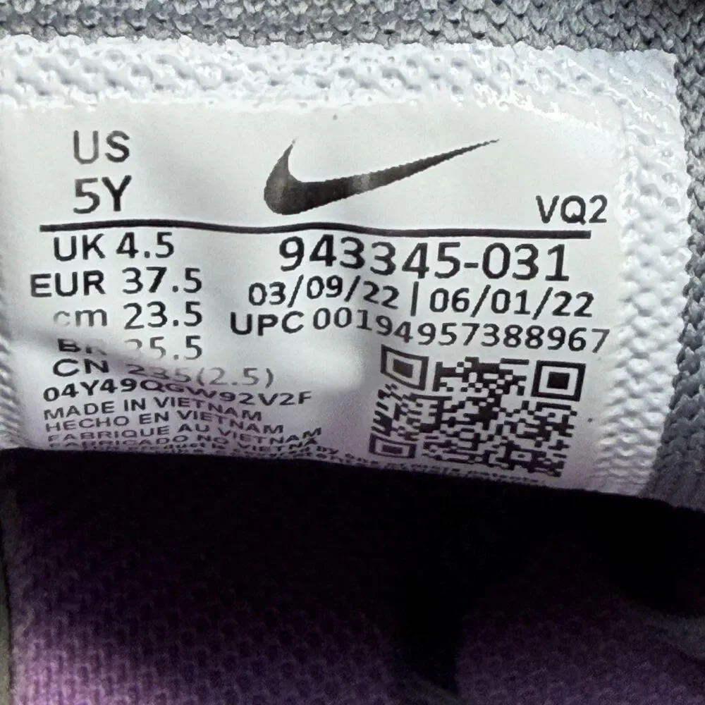 Nike Air Max 270 Shoes Boys Size 5Y Gray Pink Running Sneakers 943345-031